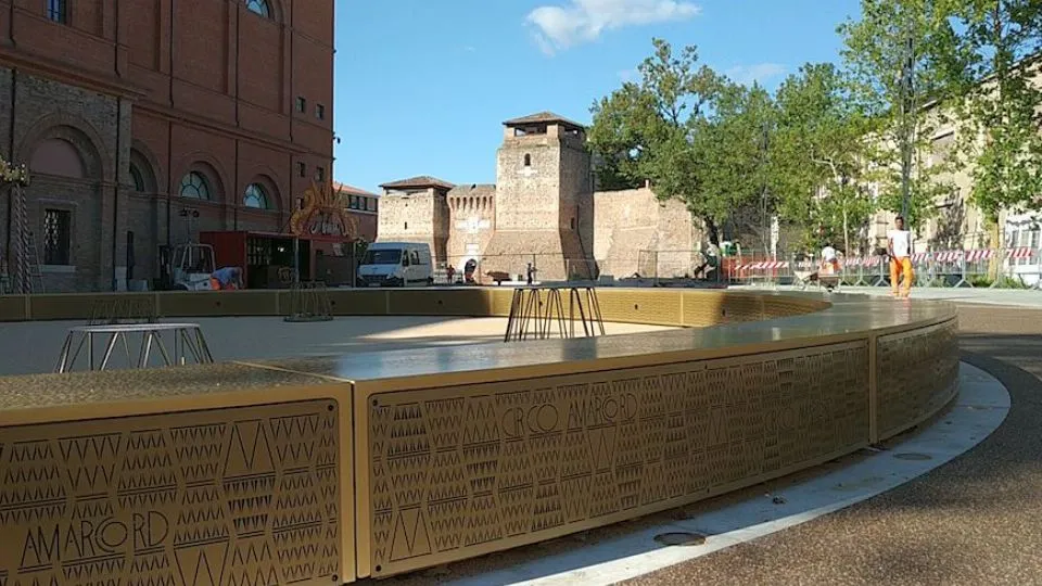 la panca circolare di piazza Malatesta