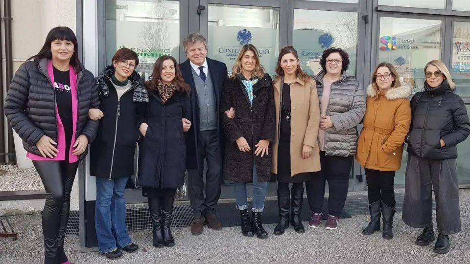 le componenti del Gruppo Terziario Donna con il presidente Indino