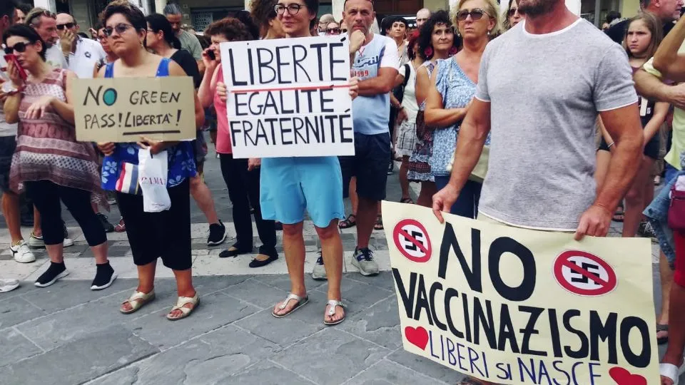 repertorio corteo no vax a Rimini