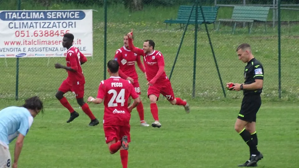 Casolla festeggia il gol