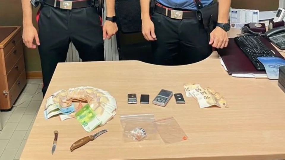 droga, soldi e attrezzi sequestrati