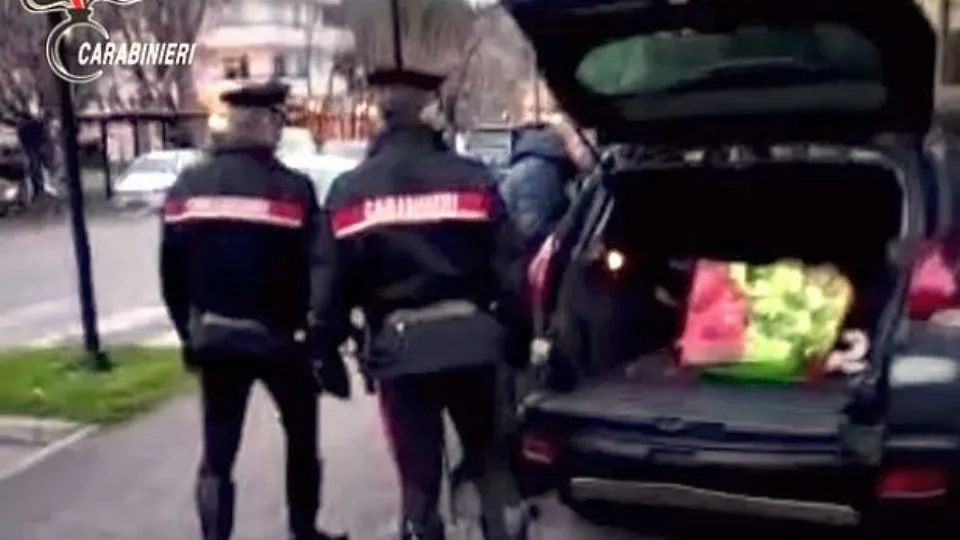 la perquisizione dei carabinieri
