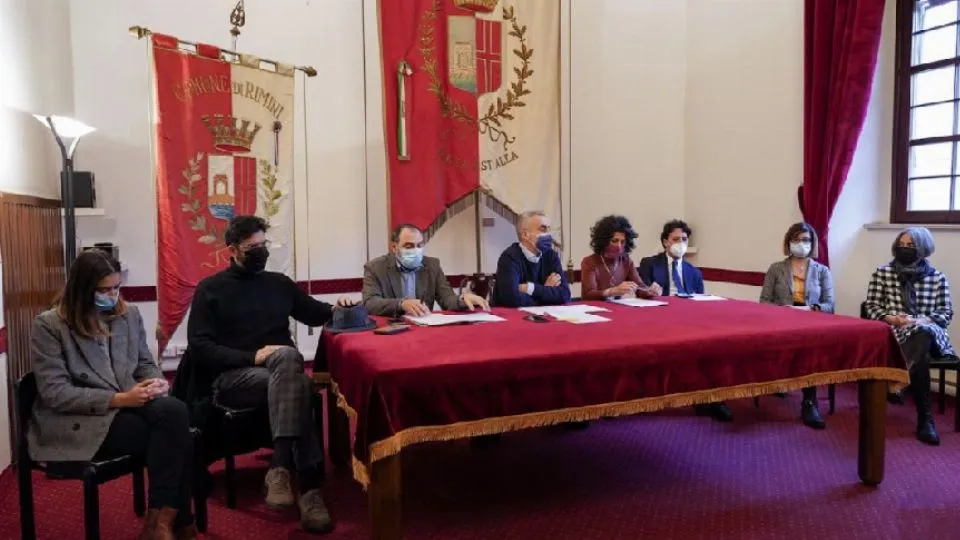 la Giunta in conferenza stampa