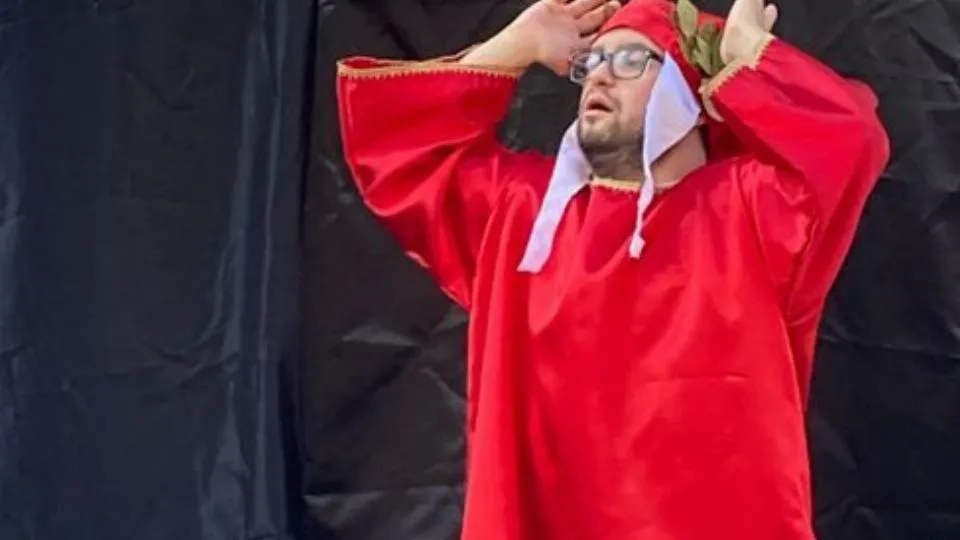Luca veste i panni di Dante
