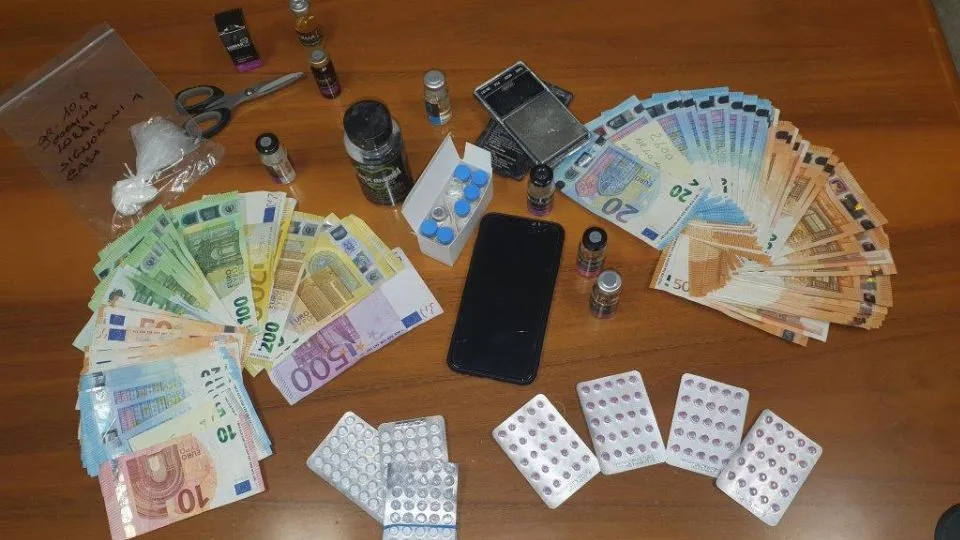 il materiale sequestrato