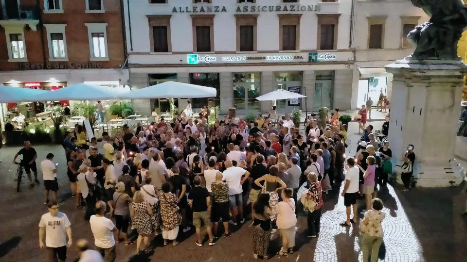 La fiaccolata no green pass