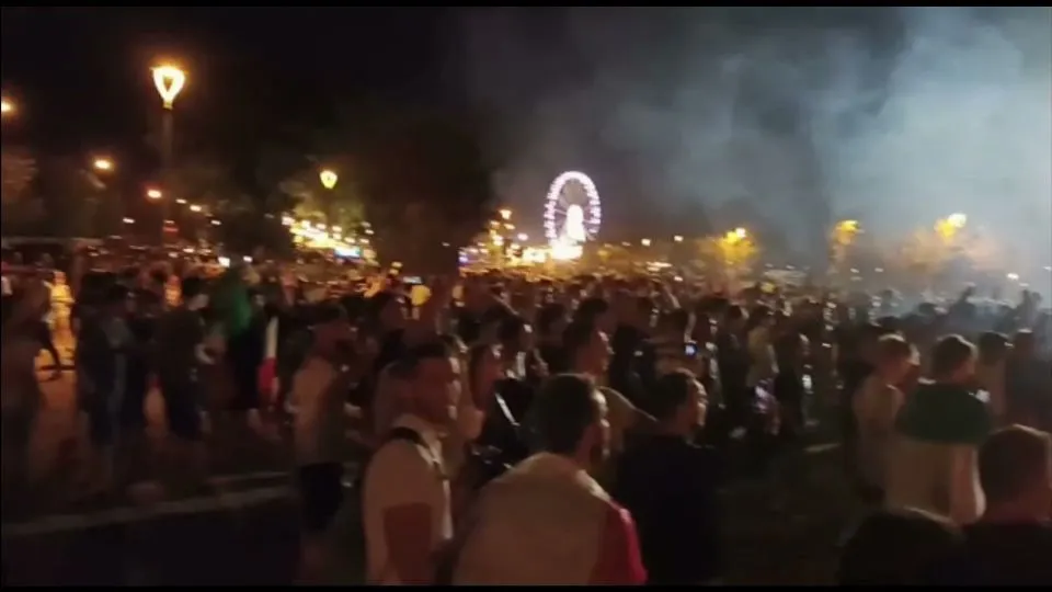 i festeggiamenti in piazzale Fellini dopo Italia-Belgio