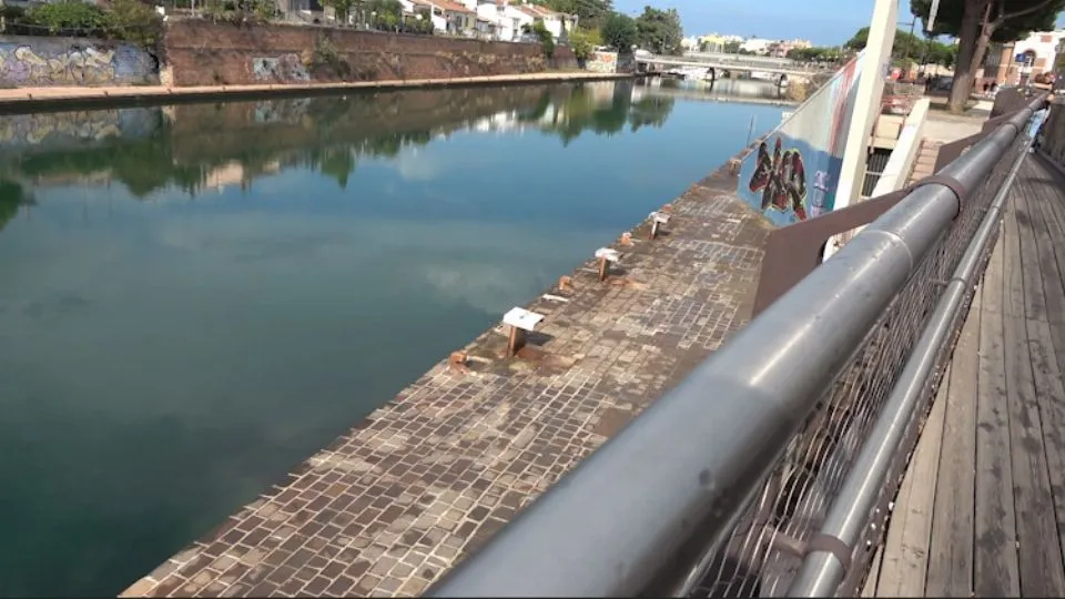 la banchina del porto canale dove è stata avvistata l’84enne