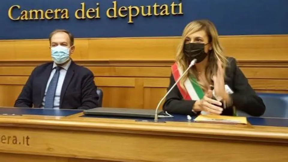 la conferenza romana del sindaco Spinelli