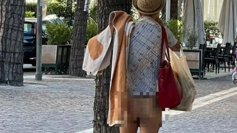 la donna seminuda avvistata in viale Vespucci