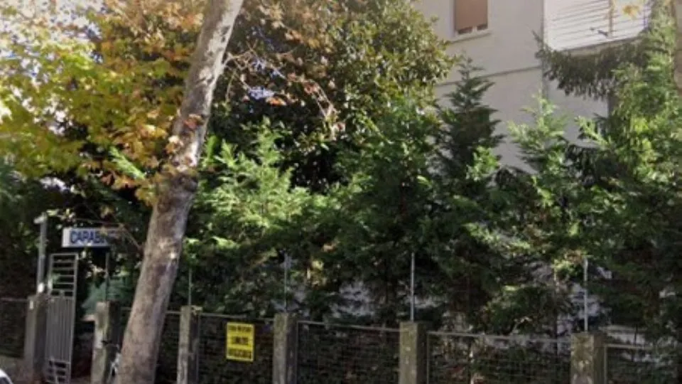 l’esterno della Caserma