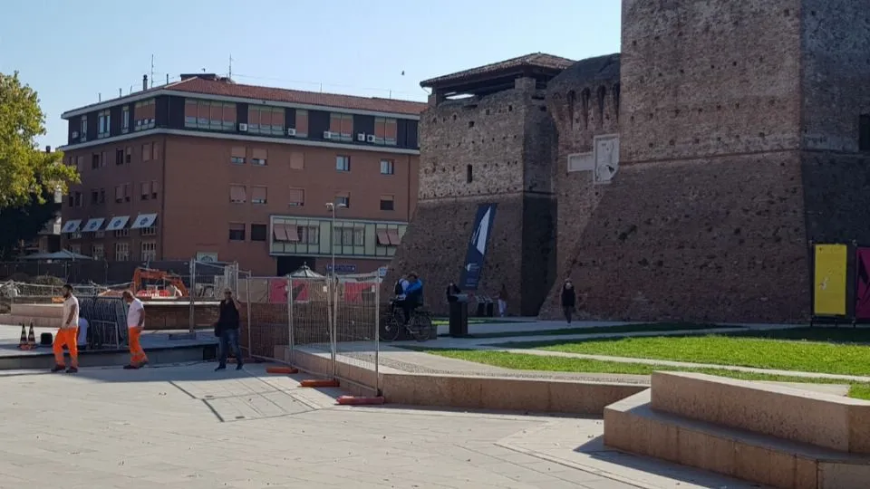 la nuova piazza Malatesta quando non era stata ancora recintata del tutto