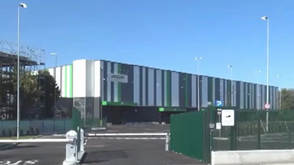 il centro Amazon a Santarcangelo