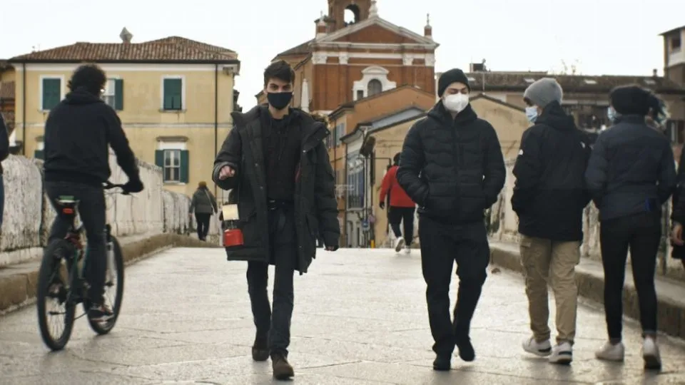 un frame del video
