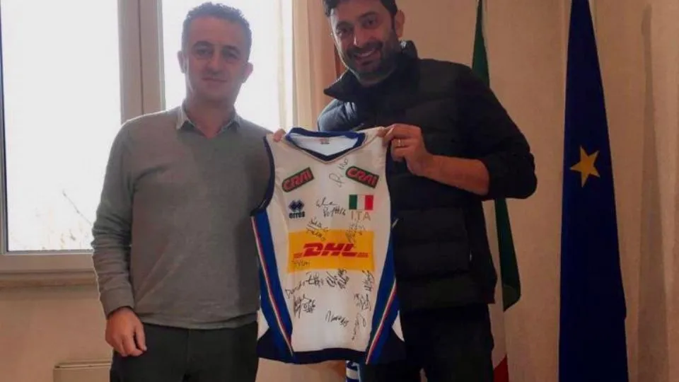 Davide Mazzanti insieme al sindaco Fabrizio Piccioni