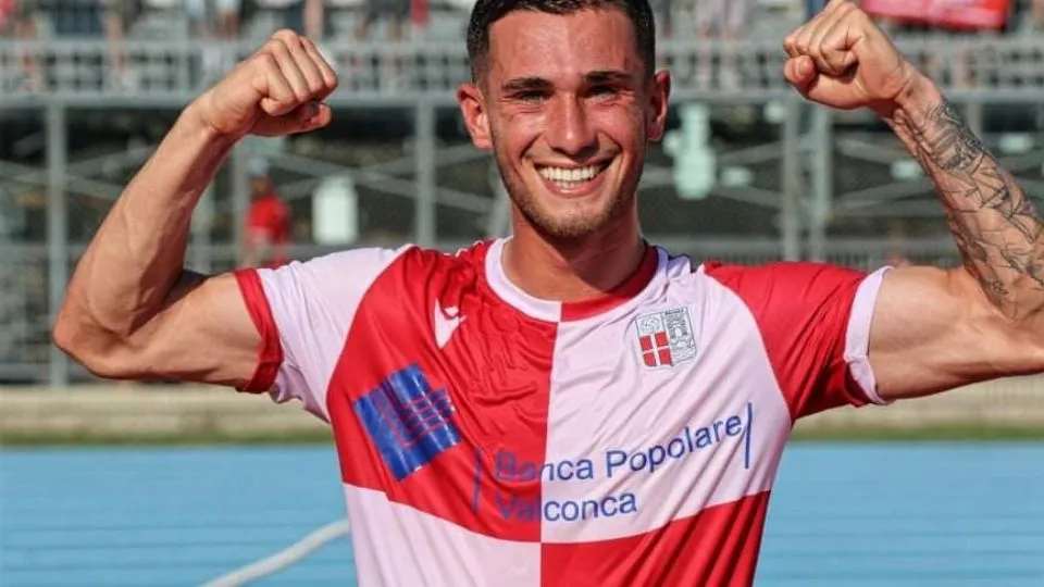 Alessandro Pari, premiato da Calcio.Basket e Ottica Ferri come miglior giovane biancorosso
