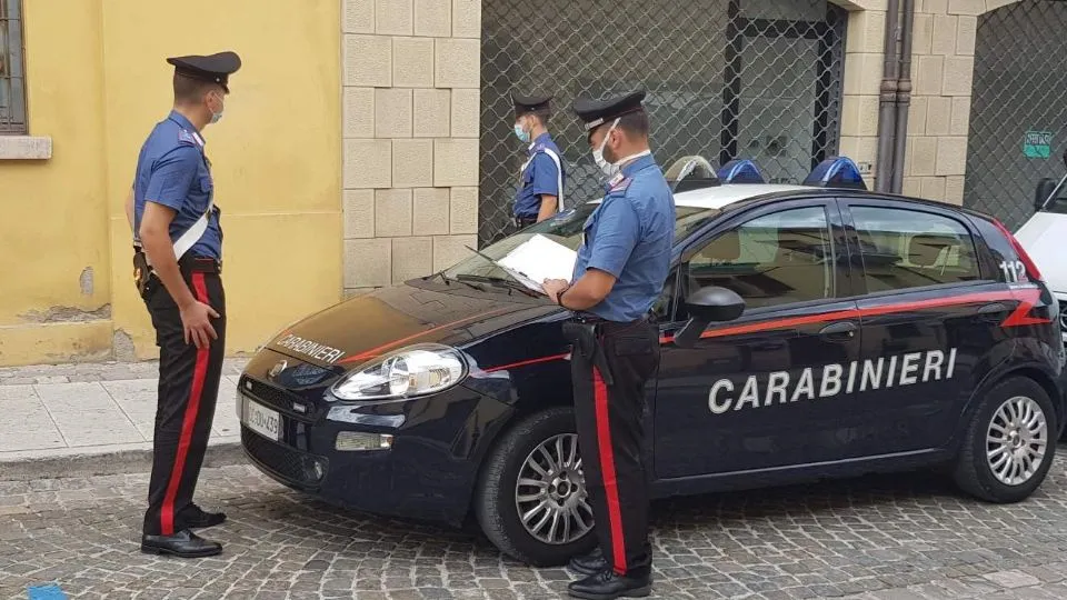 i carabinieri di Novafeltria sul luogo dell’imbrattamento