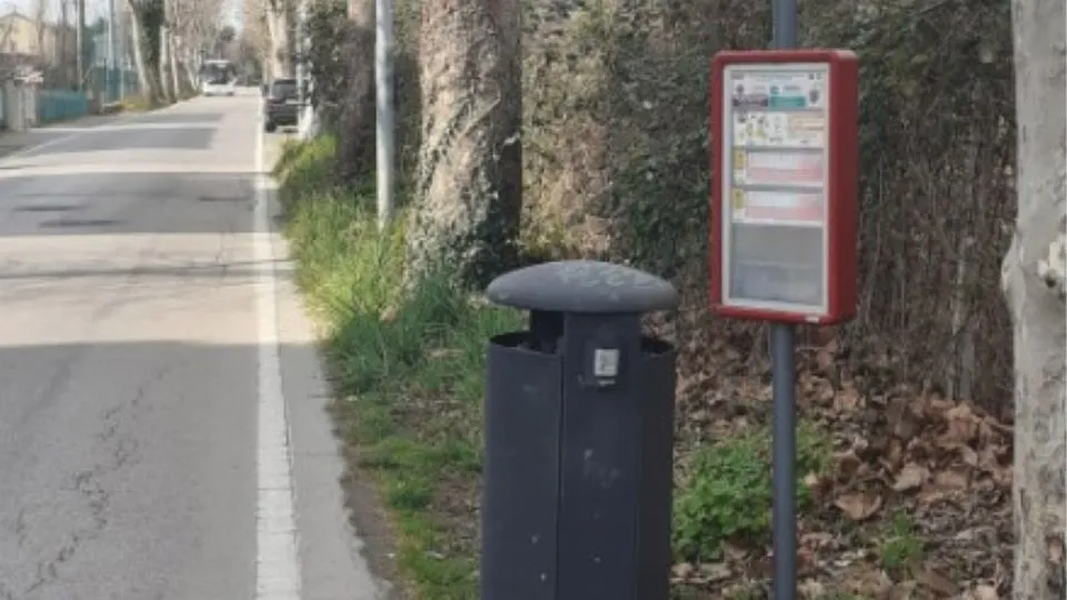 una fermata a bordo carreggiata
