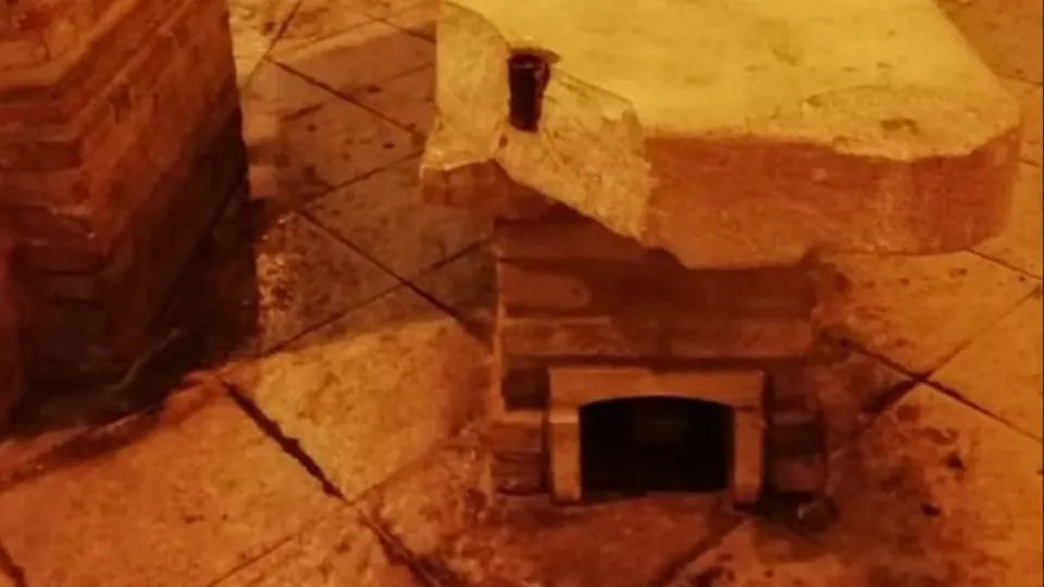 il tavolo danneggiato