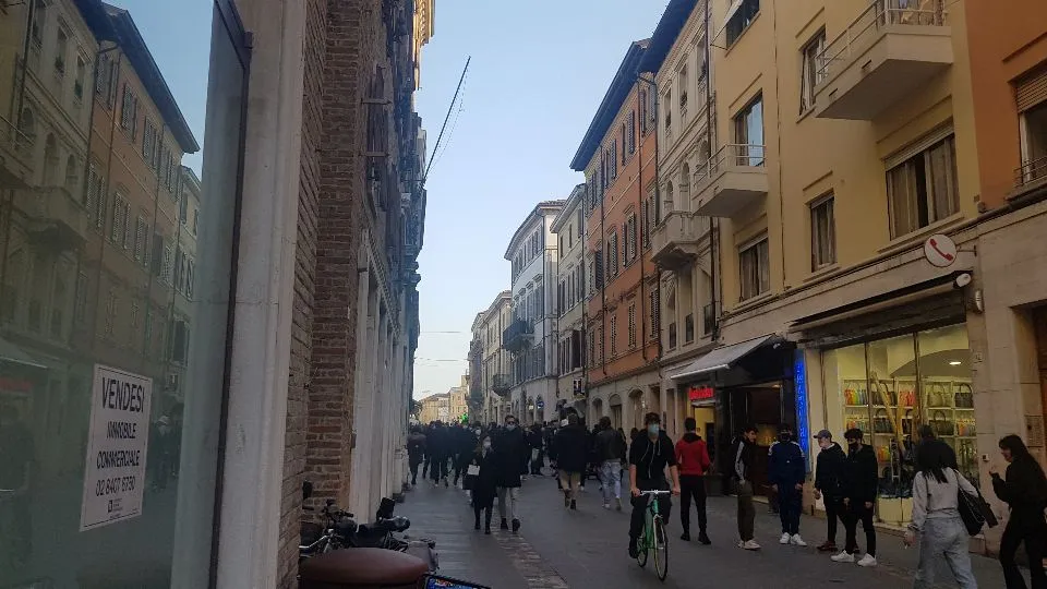 tanti i riminesi che hanno affollato il corso