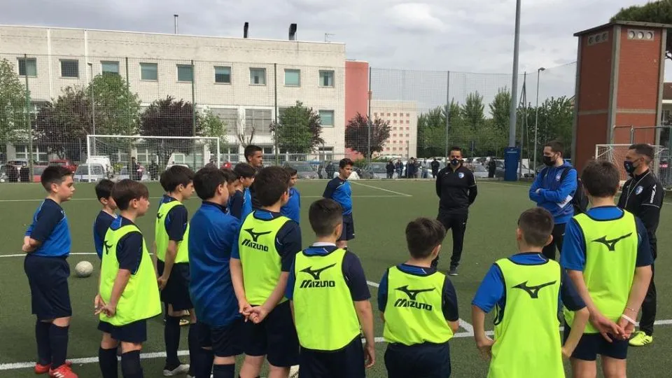 Beccaceci, i tecnici e i bambini della Riccione Football’s Future