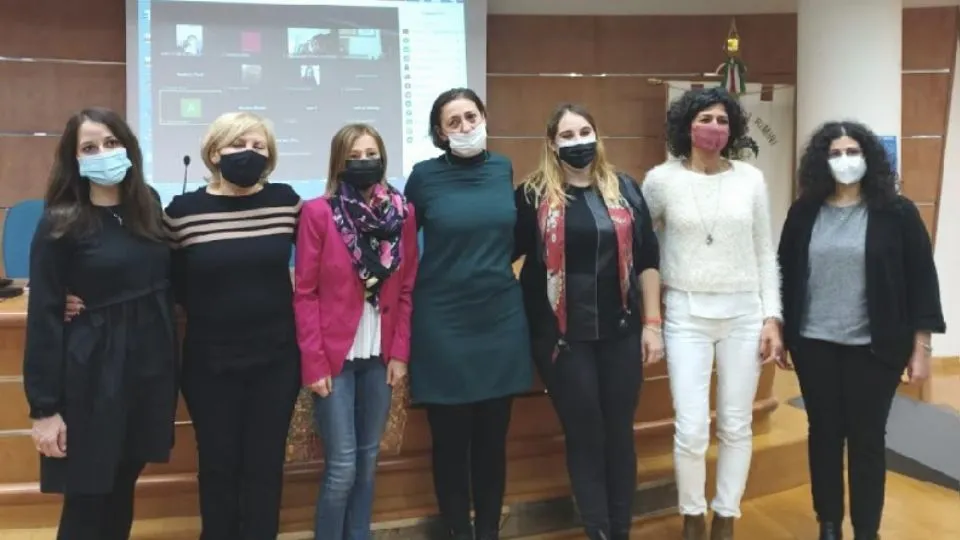 foto di gruppo alla presentazione
