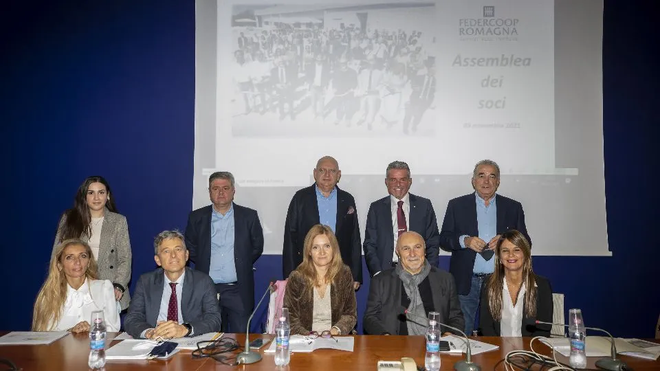 foto di gruppo all’assemblea Federcoop