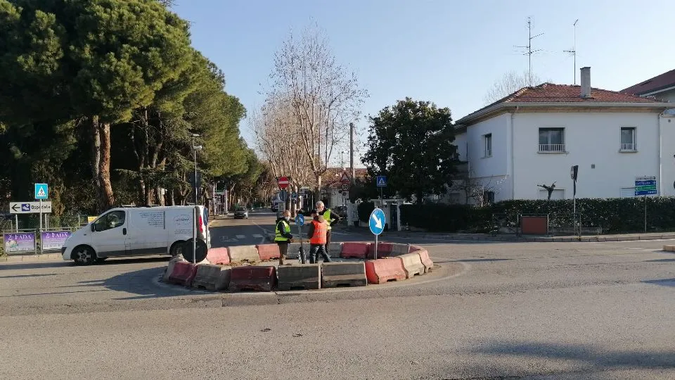 la rotonda provvisoria su viale Formia a Riccione