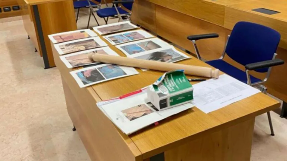 il mattarello portato in aula dal pm
