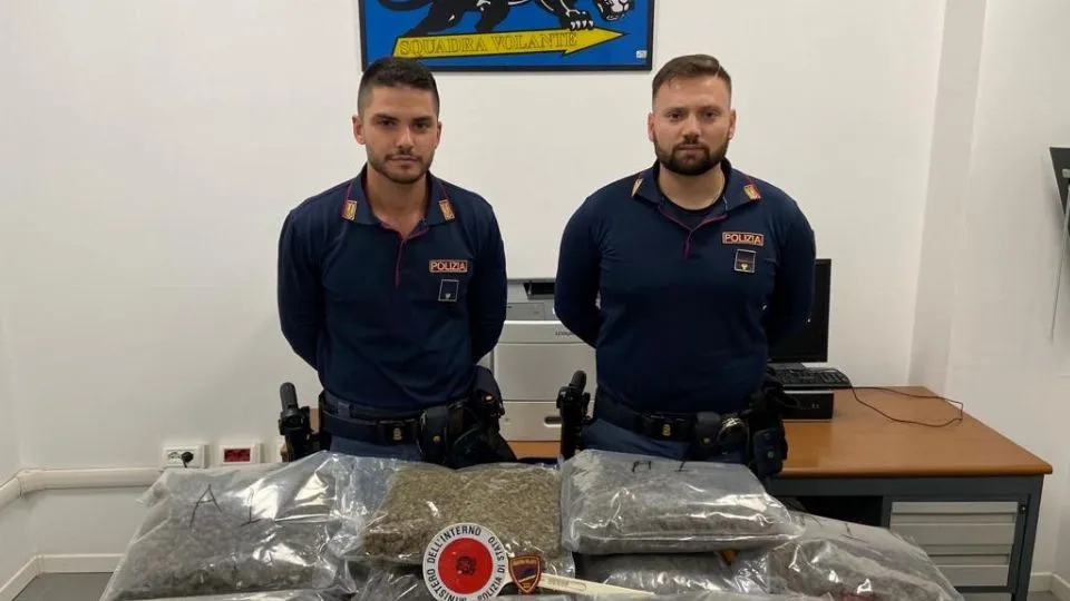 la droga sequestrata nel garage della 19enne