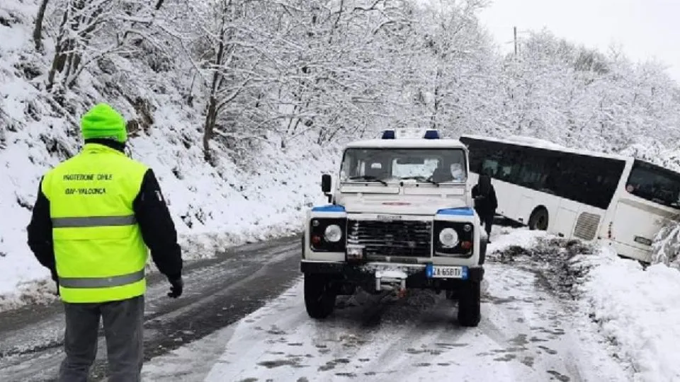 l’autobus fuori strada a Montefiore
