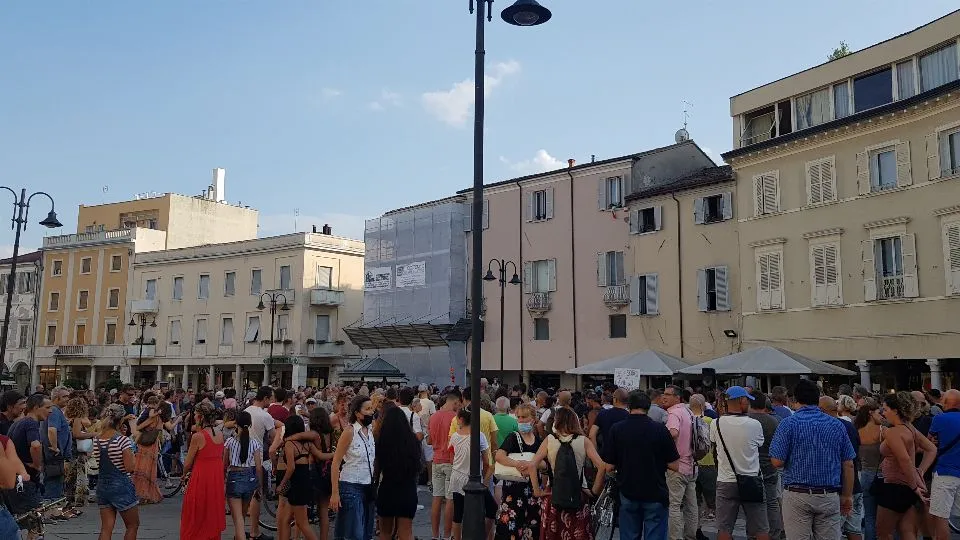 Il corteo in piazza Tre Martiri