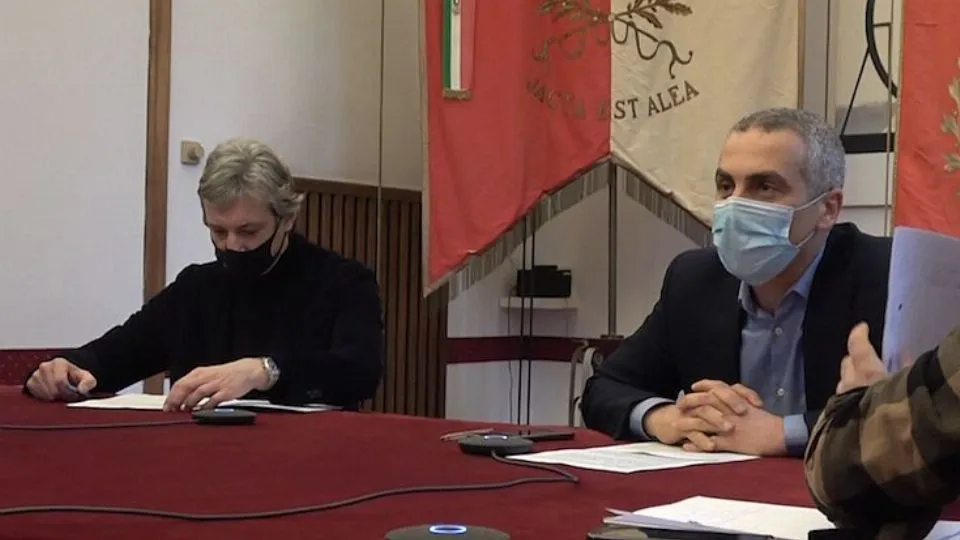 Andrea Gnassi e Jamil Sadegholvaad in conferenza stampa