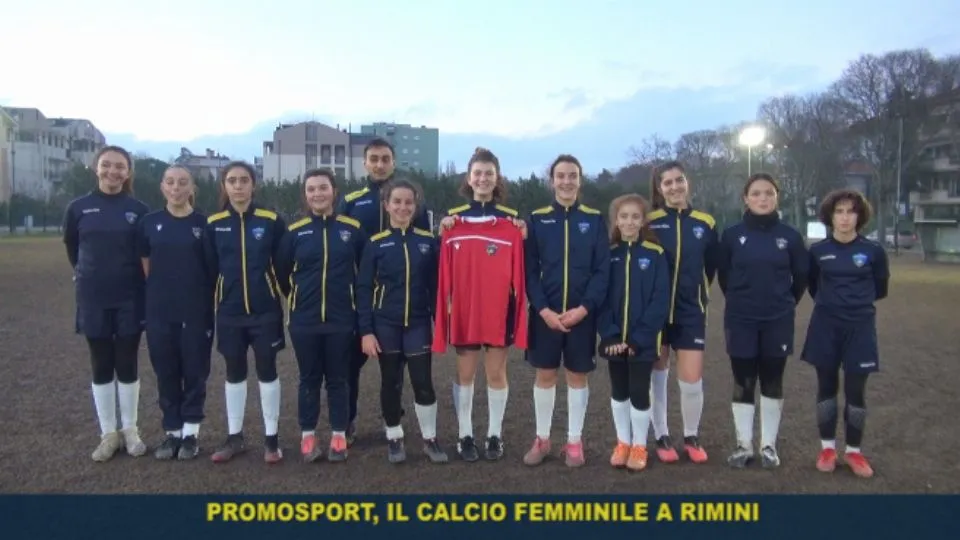 L’Under 15 con la maglia regalata alla squadra da Cosimo Franco