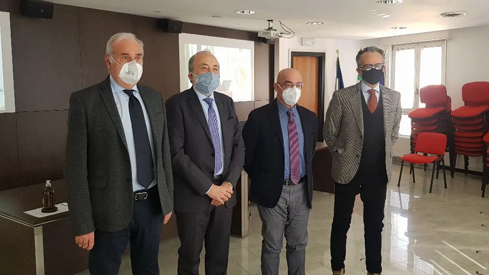 il presidente dell’Ordine dei Medici Grossi con i membri del Consiglio direttivo