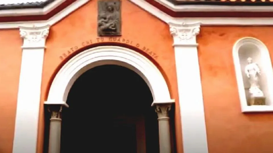 l’ingresso del Santuario