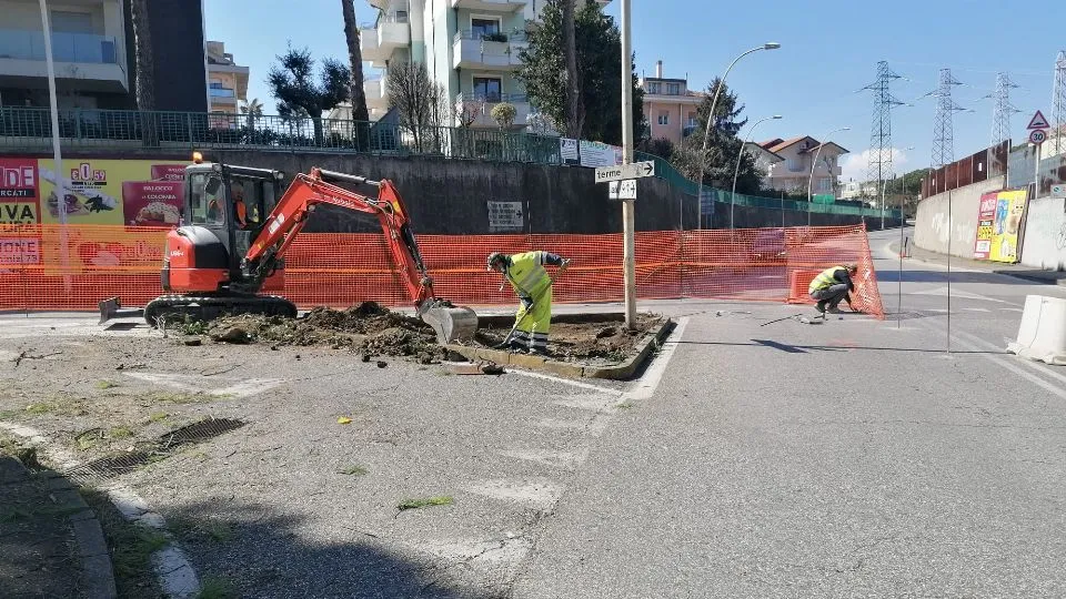 lavori in corso su via Da Verrazzano