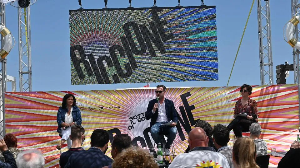 la presentazione al Samsara Beach (ph Casalboni)
