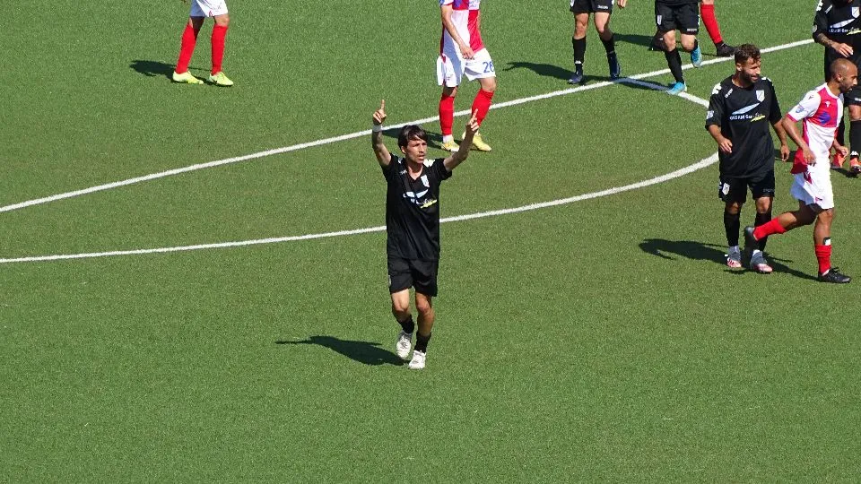 Felleca festeggia il gol dell’1-0 ospite