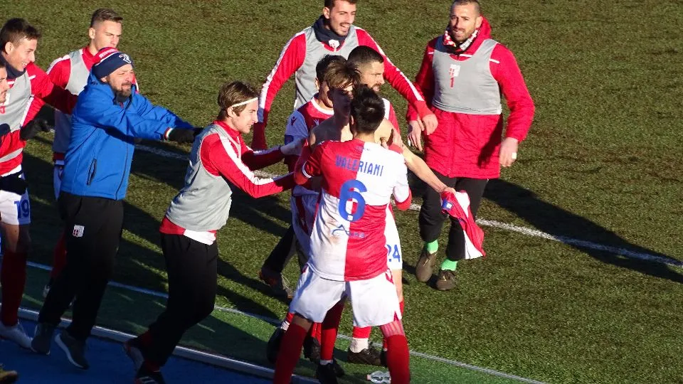 Alessandro Pecci festeggia il 2-2