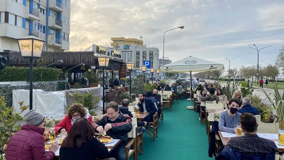 il Rose&Crown è uno dei tanti locali che ha ottenuto uno spazio esterno