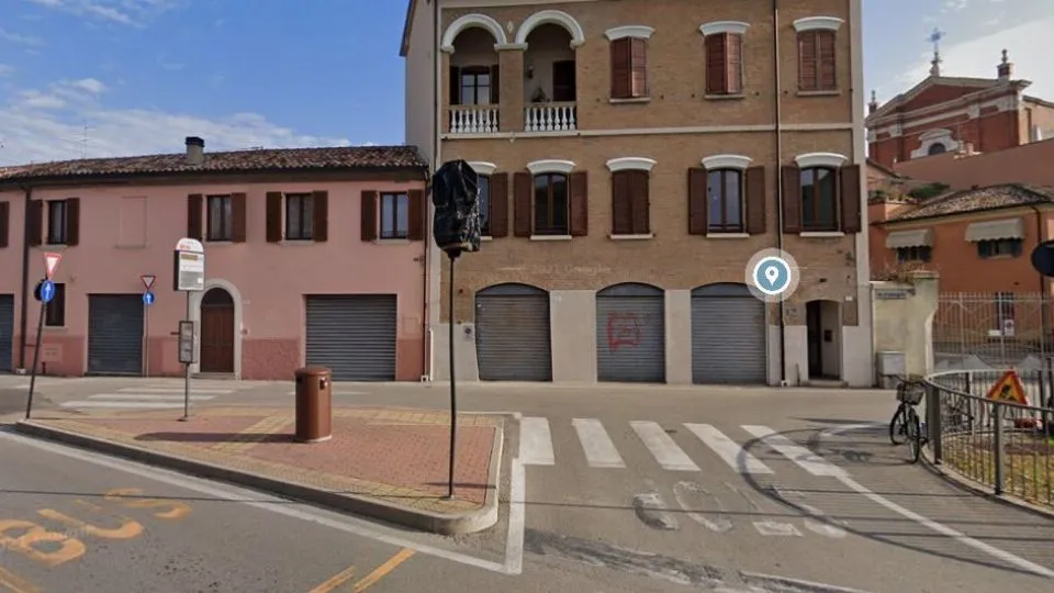 l’incrocio di via D’Azeglio dove dovrebbe sorgere la rotatoria