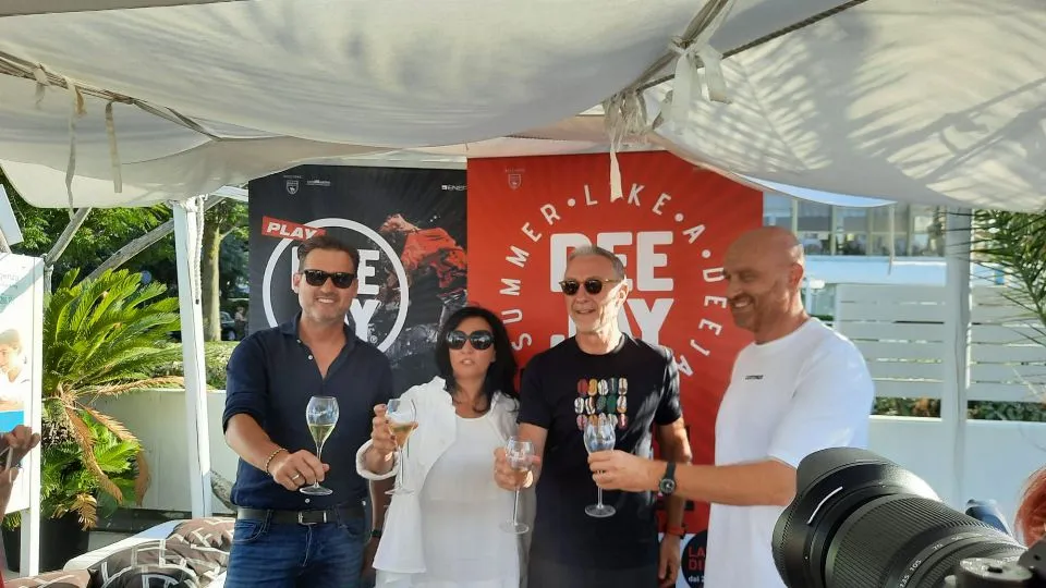 l’assessore Caldari, il sindaco Tosi, Linus e Rudy Zerbi