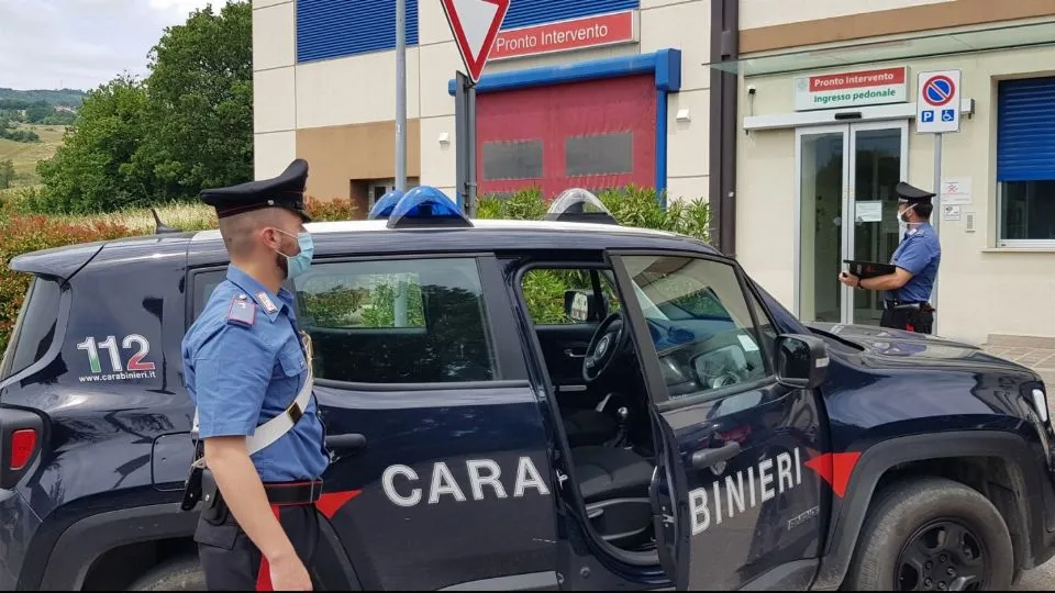 i carabinieri davanti al pronto soccorso di Novafeltria
