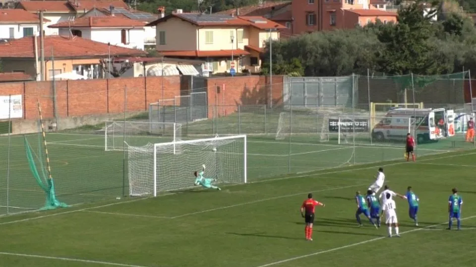 Il rigore di Merlonghi per il momentaneo 1-0 giallorosso