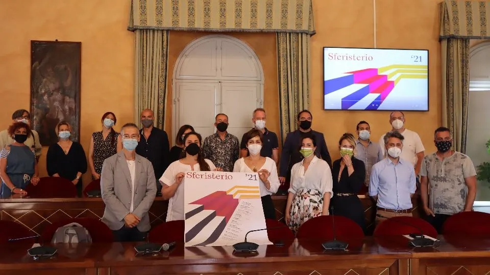 foto di gruppo in conferenza stampa
