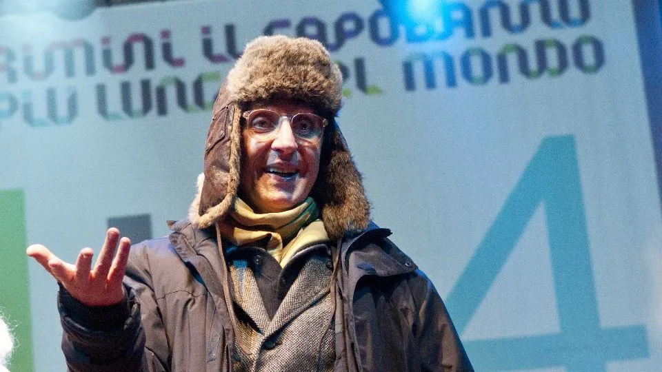 Battiato sul palco di paizzale Fellini a Rimini (capodanno 2011)
