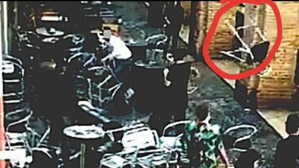 scene di guerriglia urbana alla Vecchia Pescheria