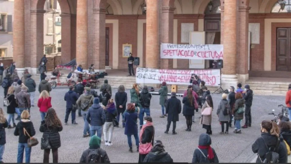 la manifestazione del 23 febbraio dei lavori della cultura e dello spettacolo