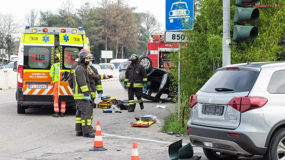 L’incidente tra la Vitara e la Golf, poi cappottatasi